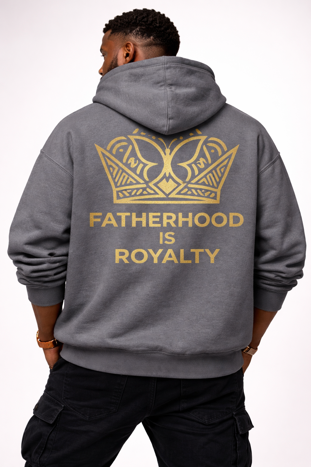 Sudadera Premium La Paternidad es Realeza – Negra y Dorada