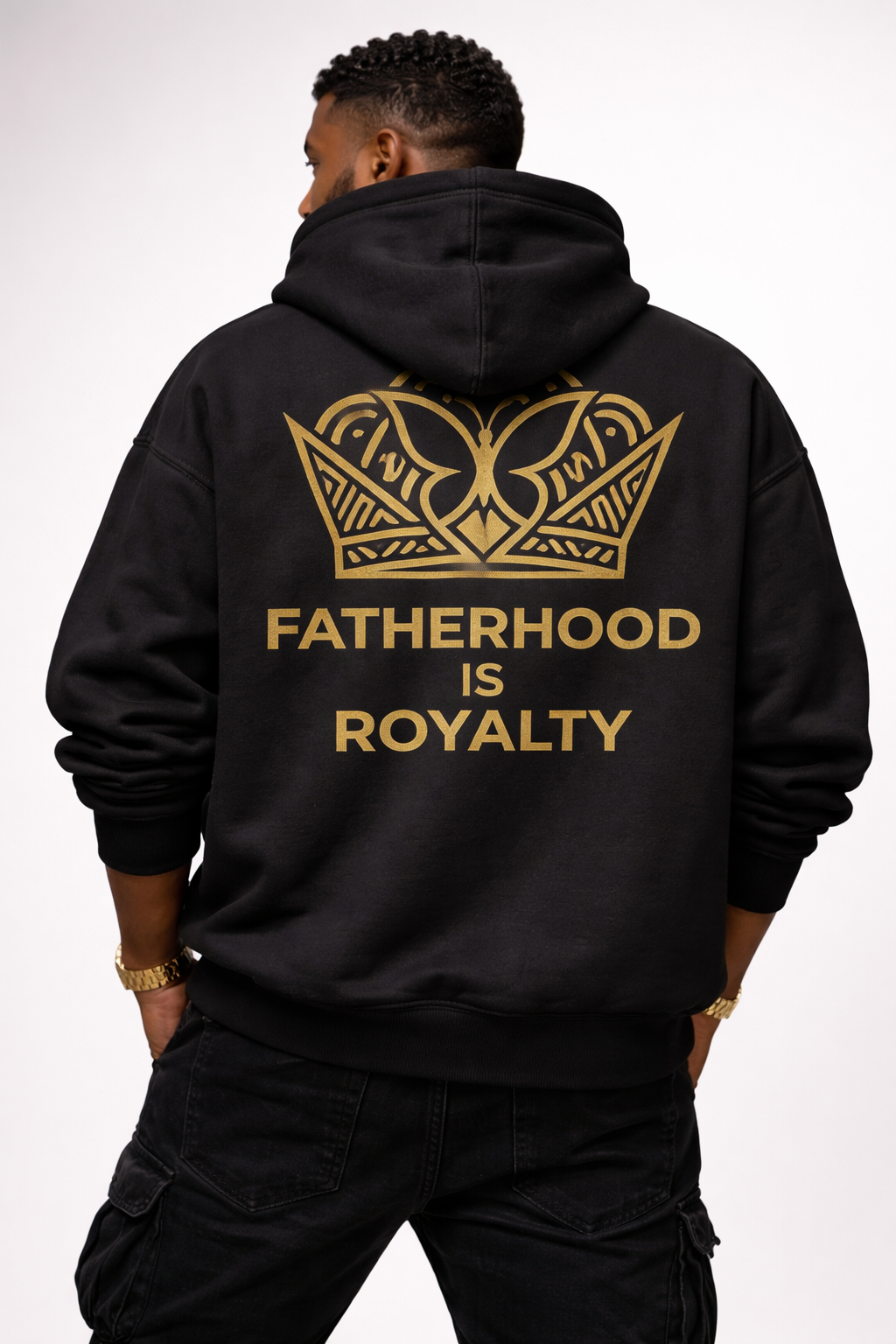Sudadera Premium La Paternidad es Realeza – Negra y Dorada